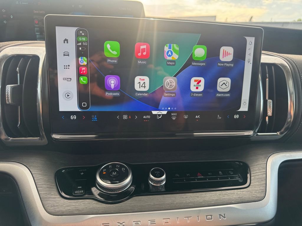 Certified 2025 Ford Expedition Platinum w/ Driver's Package image 25