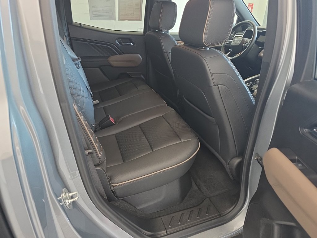 Used 2025 GMC Canyon Denali AWD/4WD image 13