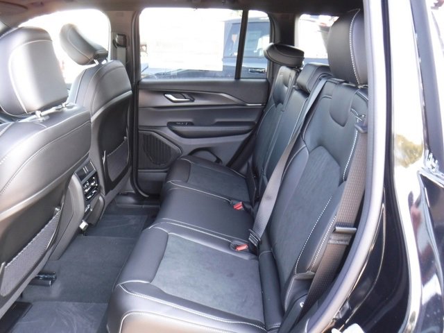 New 2025 Jeep Grand Cherokee Altitude image 33