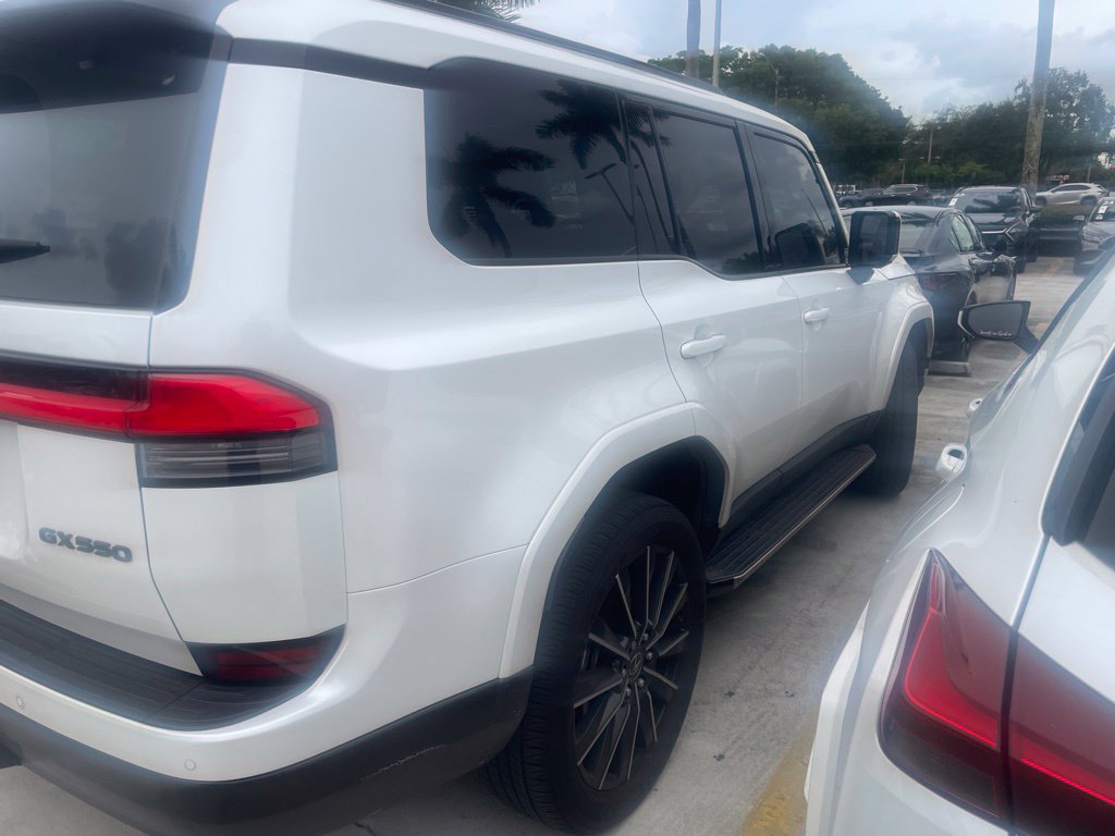 Certified 2025 Lexus GX 550 w/ Accessory Package (Z1) AWD/4WD image 3