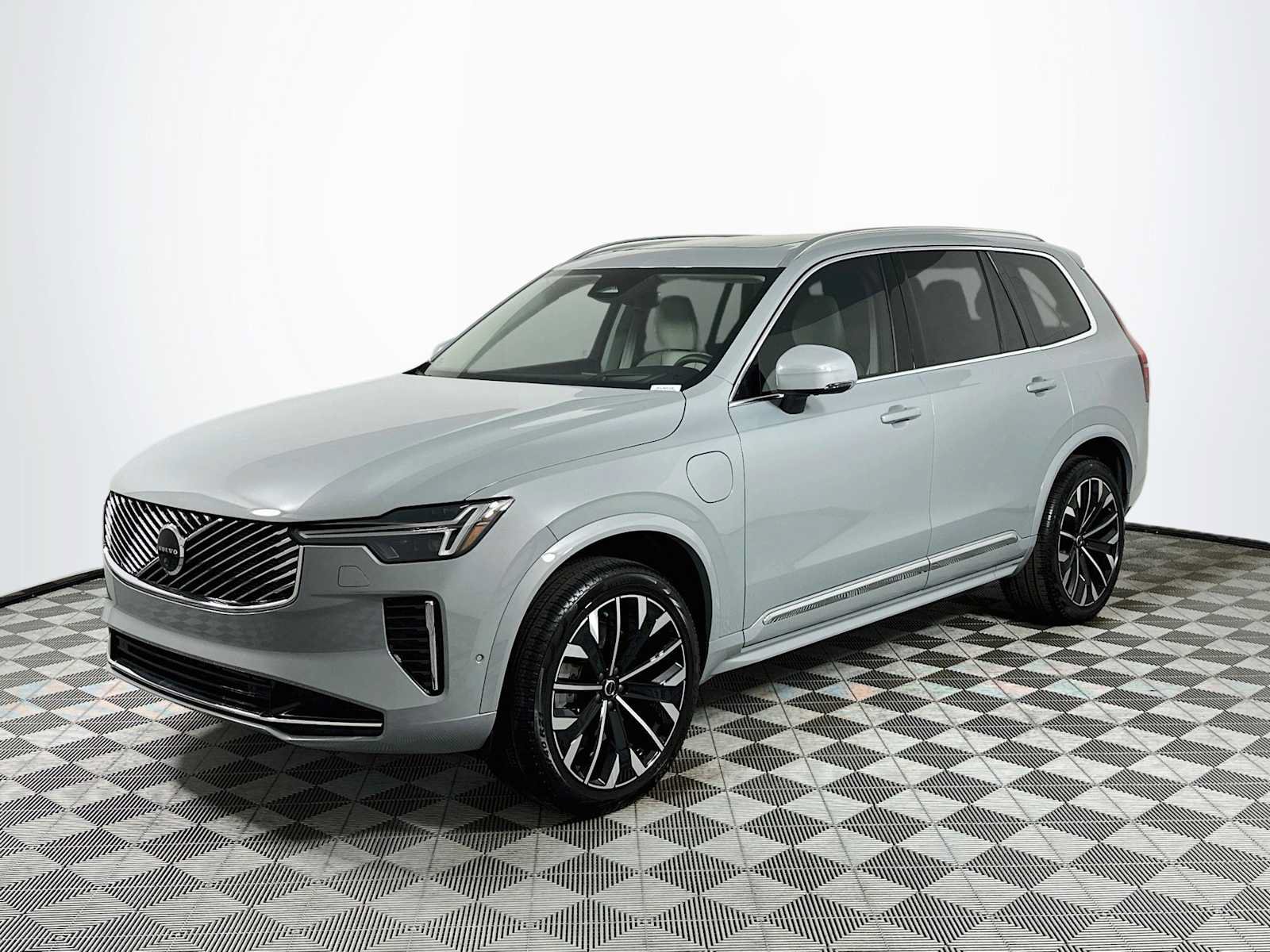 New 2026 Volvo XC90 T8 Ultra w/ Protection Package AWD/4WD image 3