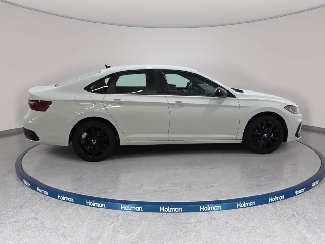 Used 2025 Volkswagen Jetta Sport FWD image 5