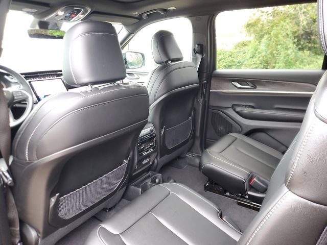 New 2025 Jeep Grand Cherokee L Limited w/ Black Appearance Package image 11