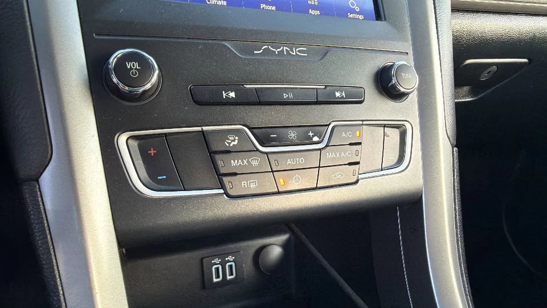 Used 2020 Ford Fusion SE image 36