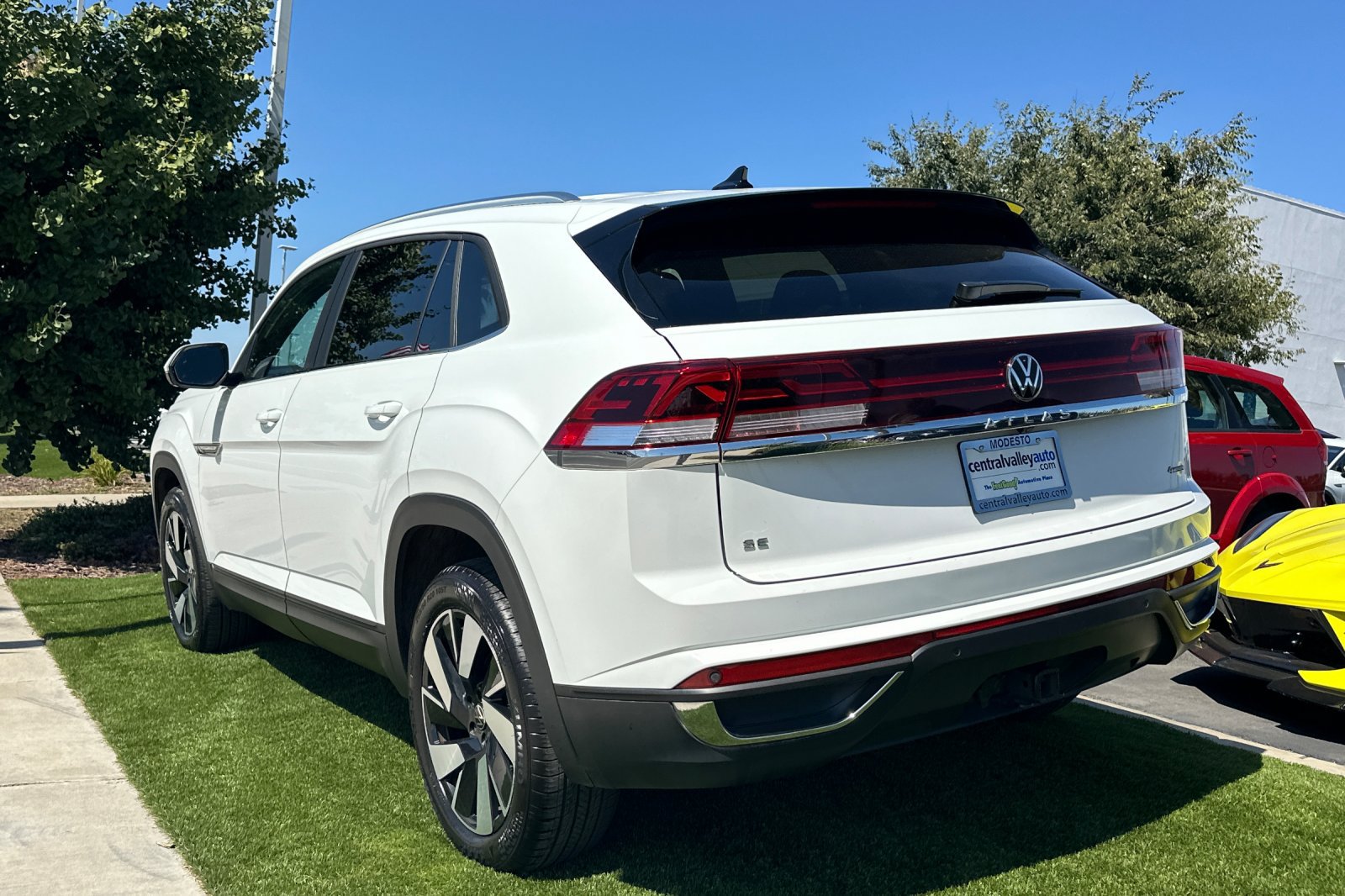 Certified 2024 Volkswagen Atlas Cross Sport SE AWD/4WD image 6