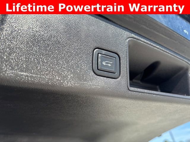 Used 2024 GMC Terrain SLT image 19