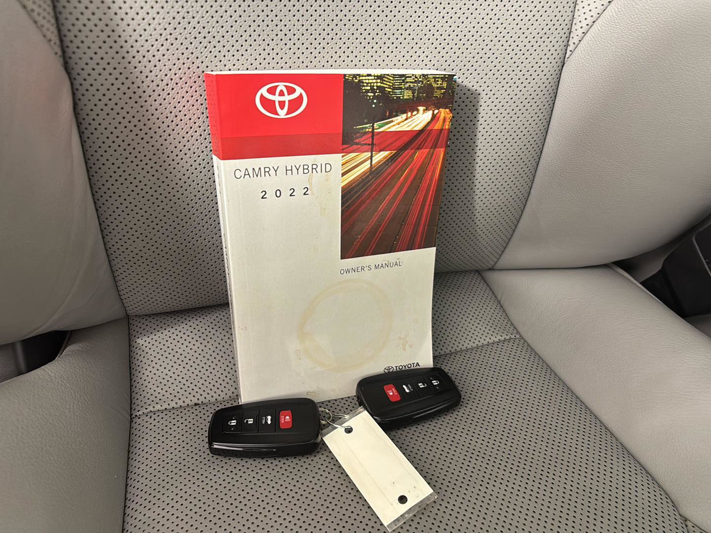 Used 2022 Toyota Camry XLE w/ Navigation Upgrade Package FWD image 14