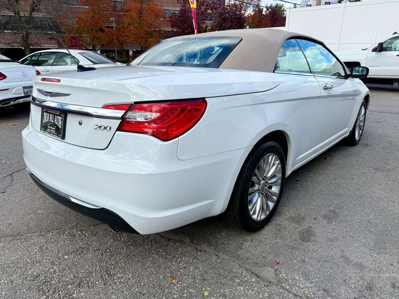 Used 2011 Chrysler 200 Limited FWD image 10