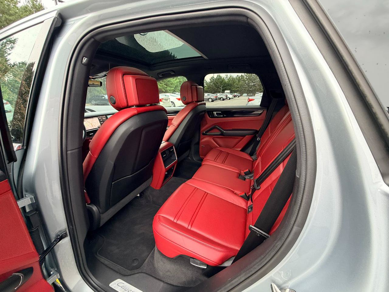 Used 2021 Porsche Cayenne AWD/4WD image 10