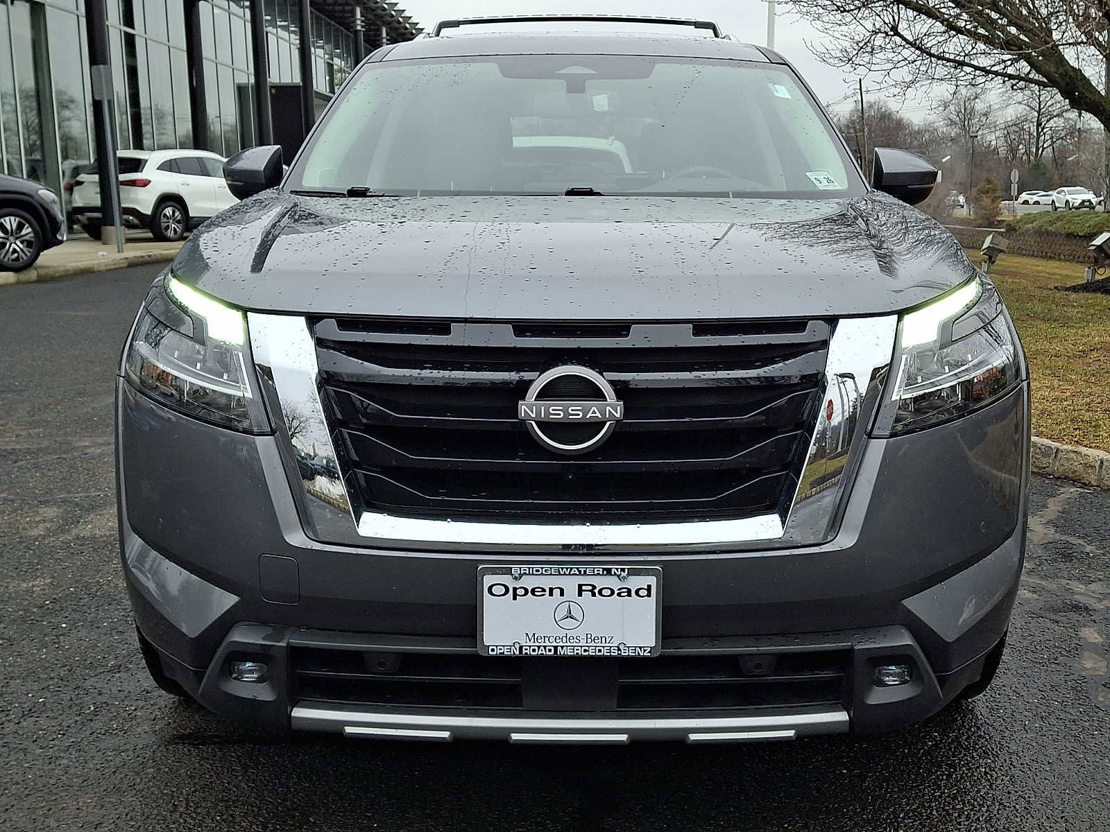 Used 2022 Nissan Pathfinder Platinum AWD/4WD image 2