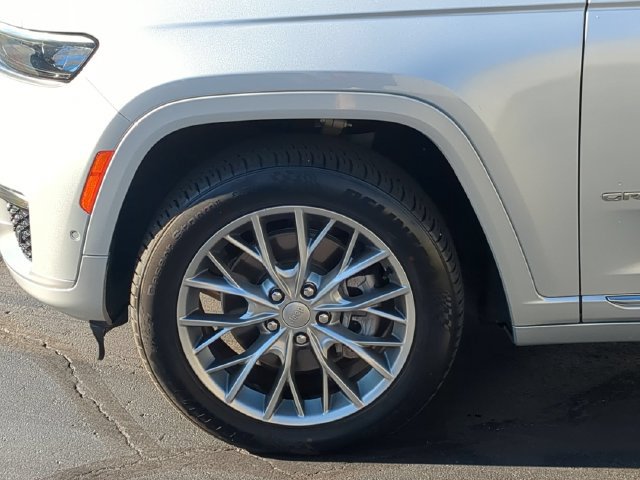 Used 2022 Jeep Grand Cherokee L Summit w/ Luxury Tech Group V AWD/4WD image 13