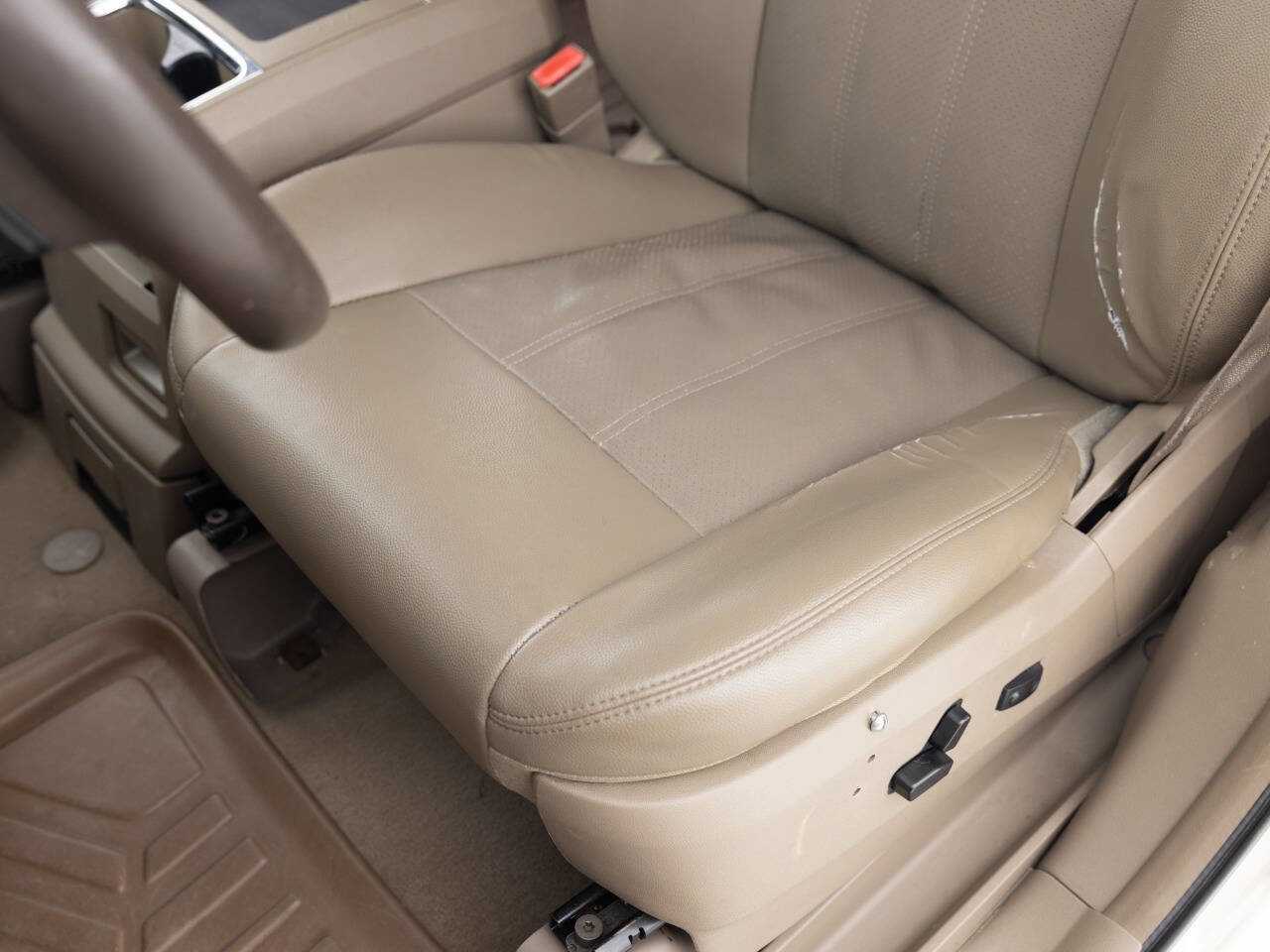 Used 2012 Chrysler Town & Country Touring-L w/ Entertainment Group #2 image 21