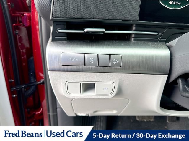 Used 2025 Hyundai Kona SEL image 11