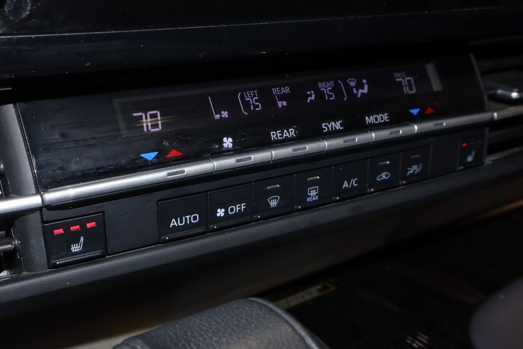 Used 2022 Toyota Sienna XLE image 32