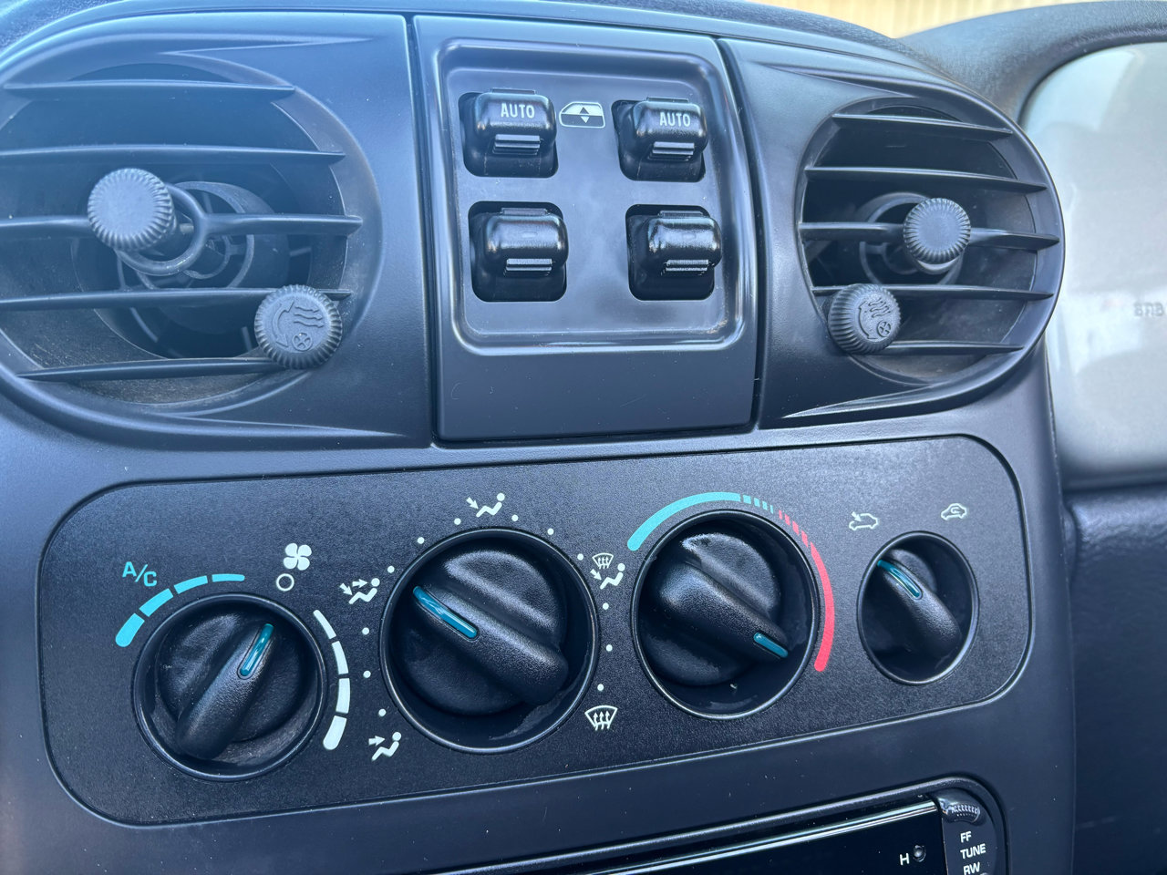 Used 2005 Chrysler PT Cruiser Convertible image 14