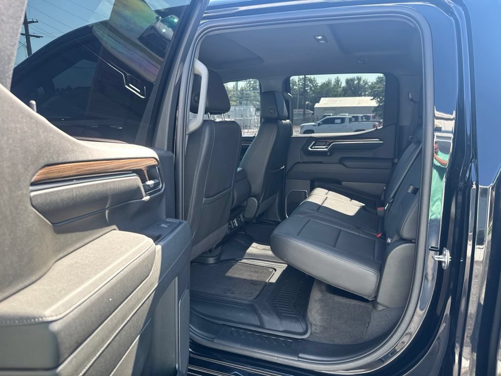 Used 2023 Chevrolet Silverado 1500 LT w/ Leather Package AWD/4WD image 15