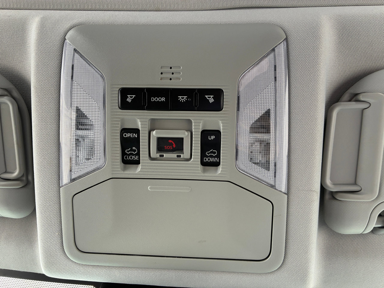 Used 2021 Toyota RAV4 XLE Premium image 11