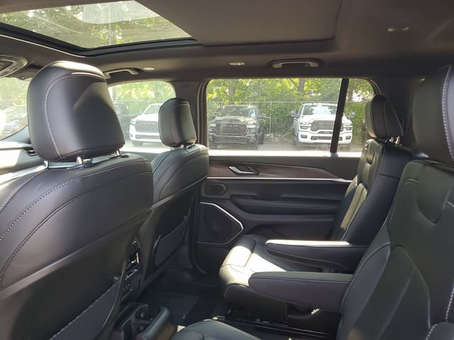 New 2026 Jeep Grand Cherokee L Limited w/ Limited Altitude Package AWD/4WD image 11