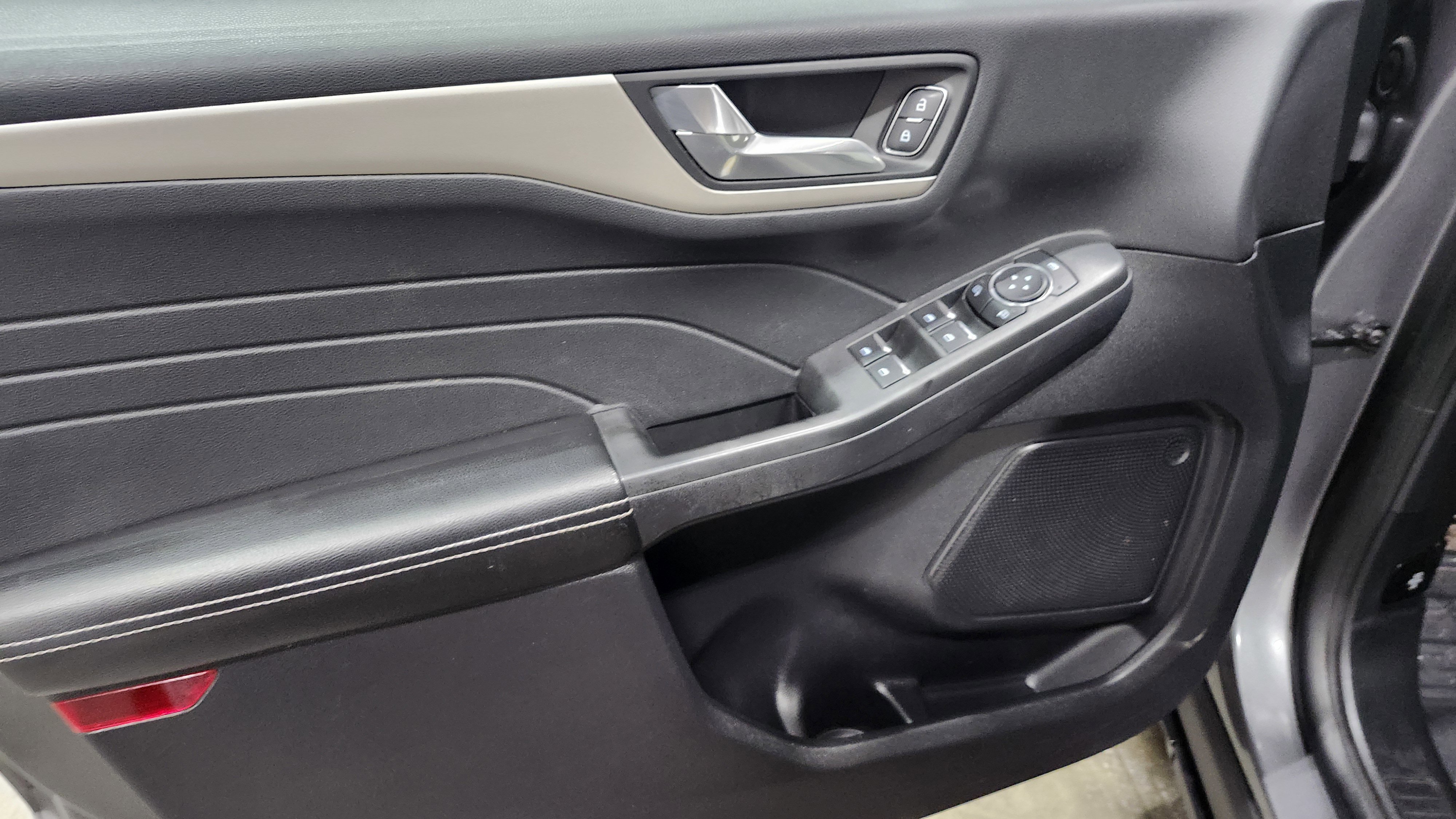 Used 2021 Ford Escape SE image 22