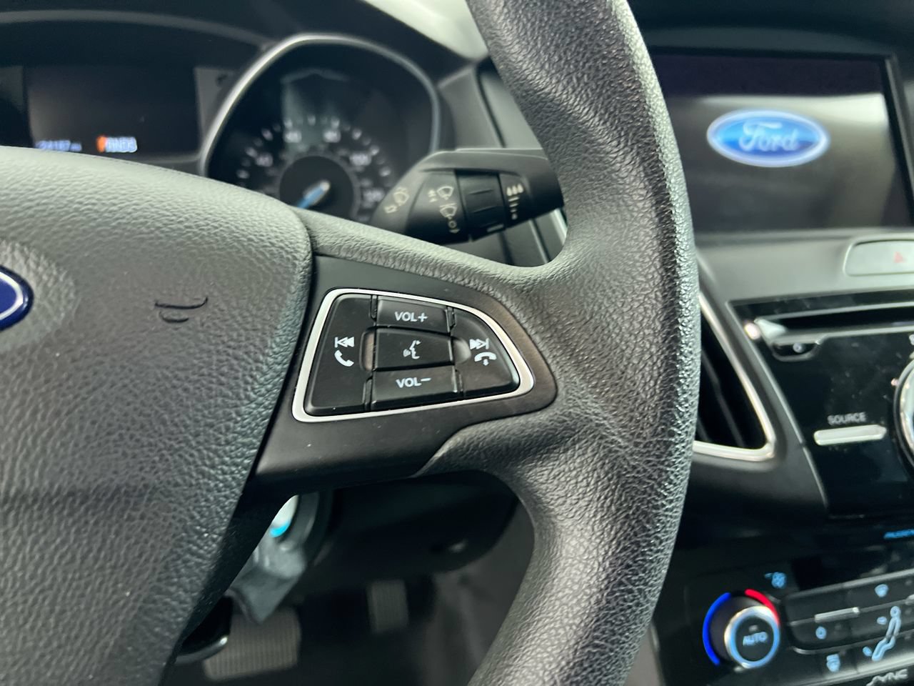 Used 2017 Ford Focus SEL FWD image 17