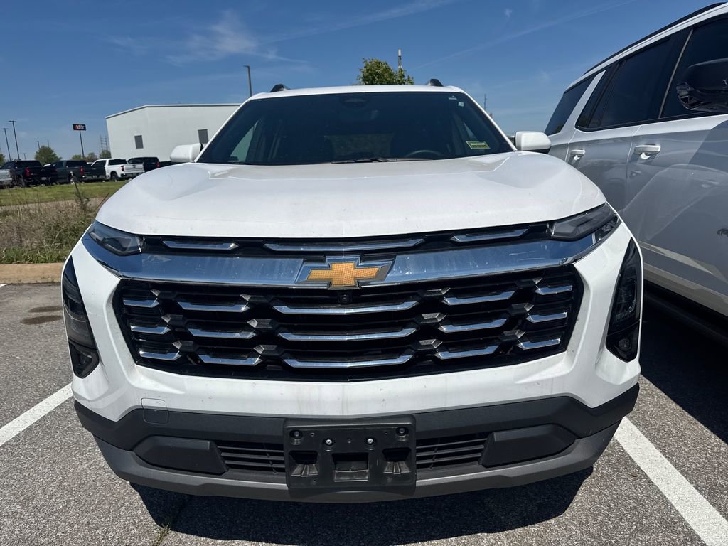 Used 2025 Chevrolet Equinox LT w/ Convenience Package II image 2