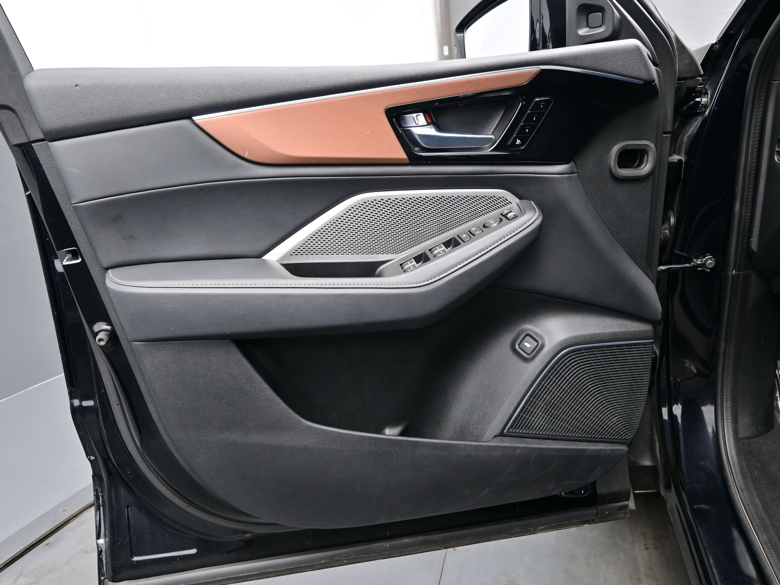 Used 2022 Acura MDX w/ Technology Package FWD image 9