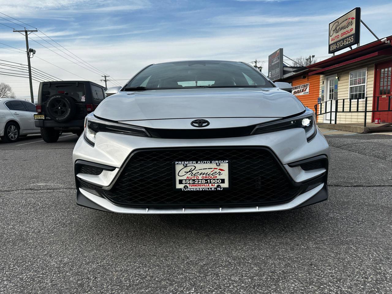 Used 2025 Toyota Corolla SE w/ Convenience Package image 2