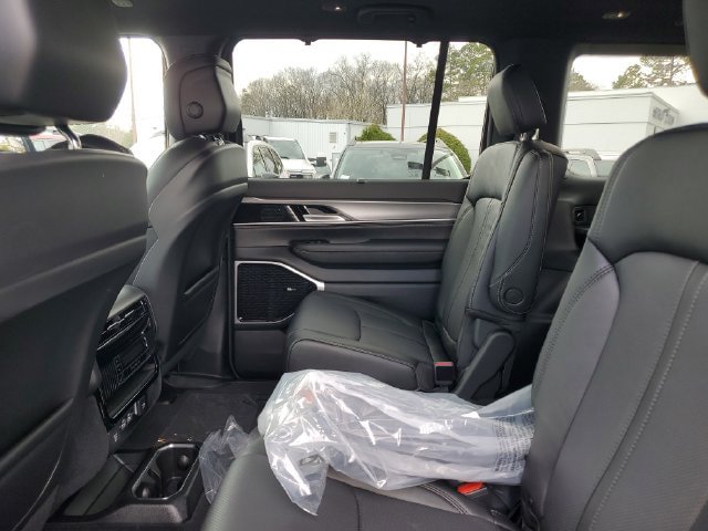New 2026 Jeep Grand Wagoneer Limited AWD/4WD image 13