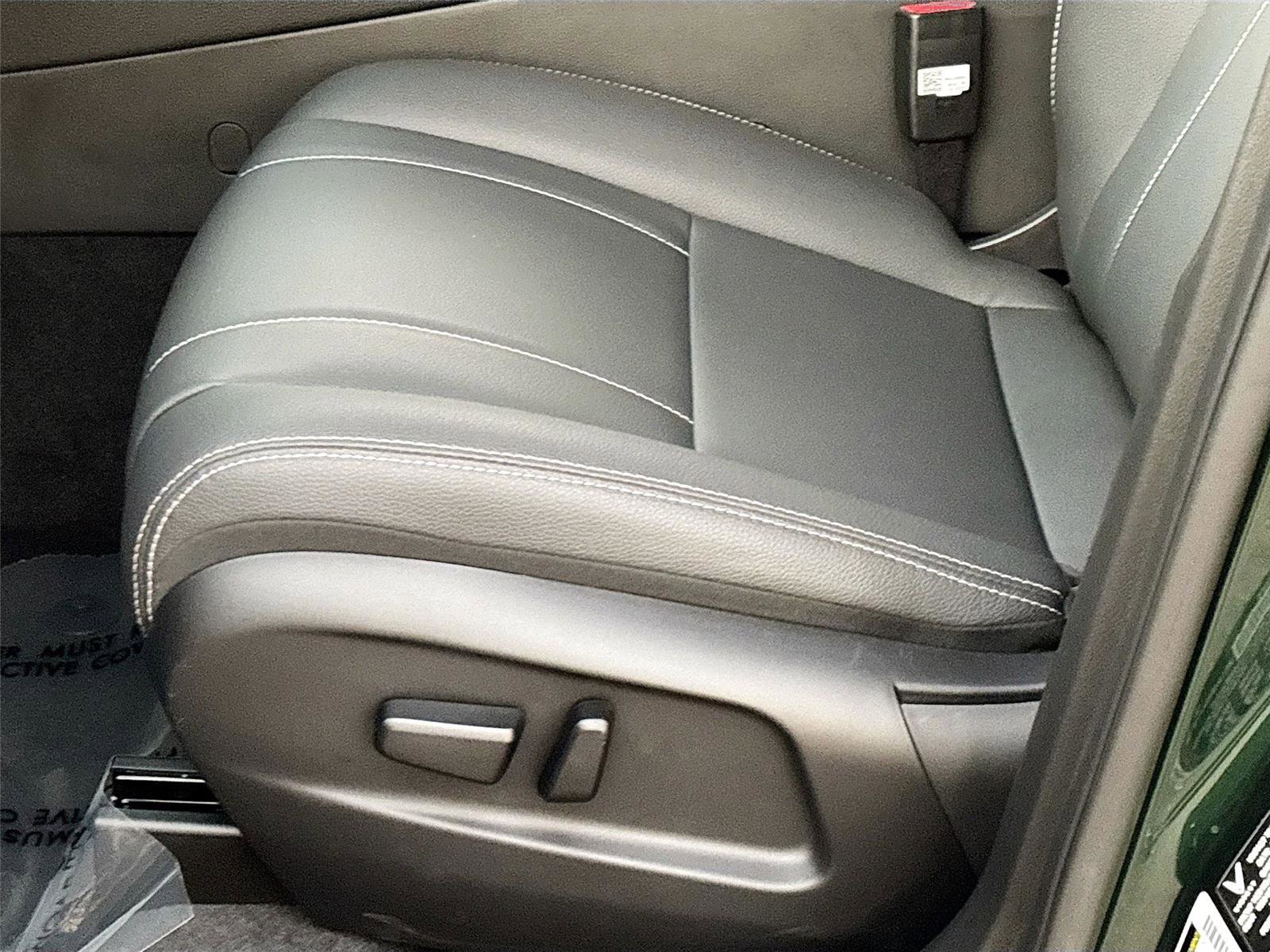 New 2025 VinFast VF 8 Eco image 19