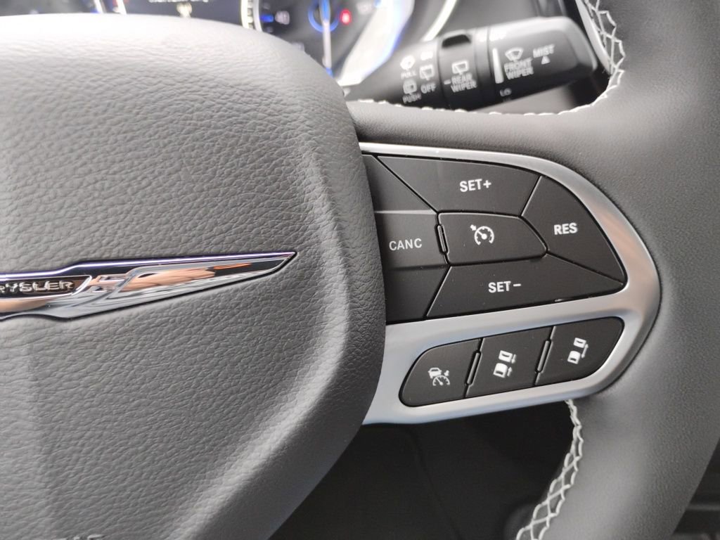 New 2026 Chrysler Pacifica Select image 39