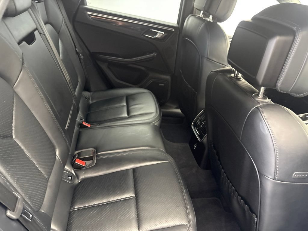 Certified 2024 Porsche Macan Turbo AWD/4WD image 28