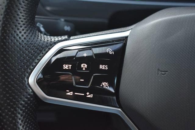 Used 2022 Volkswagen Tiguan SE R-Line image 25