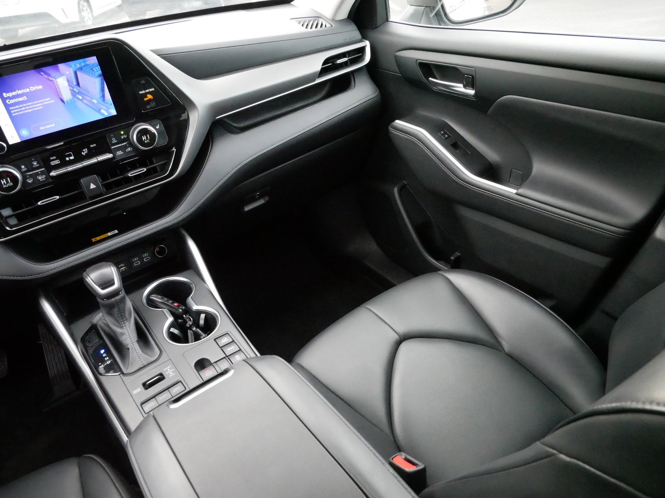 Certified 2024 Toyota Highlander XLE image 11