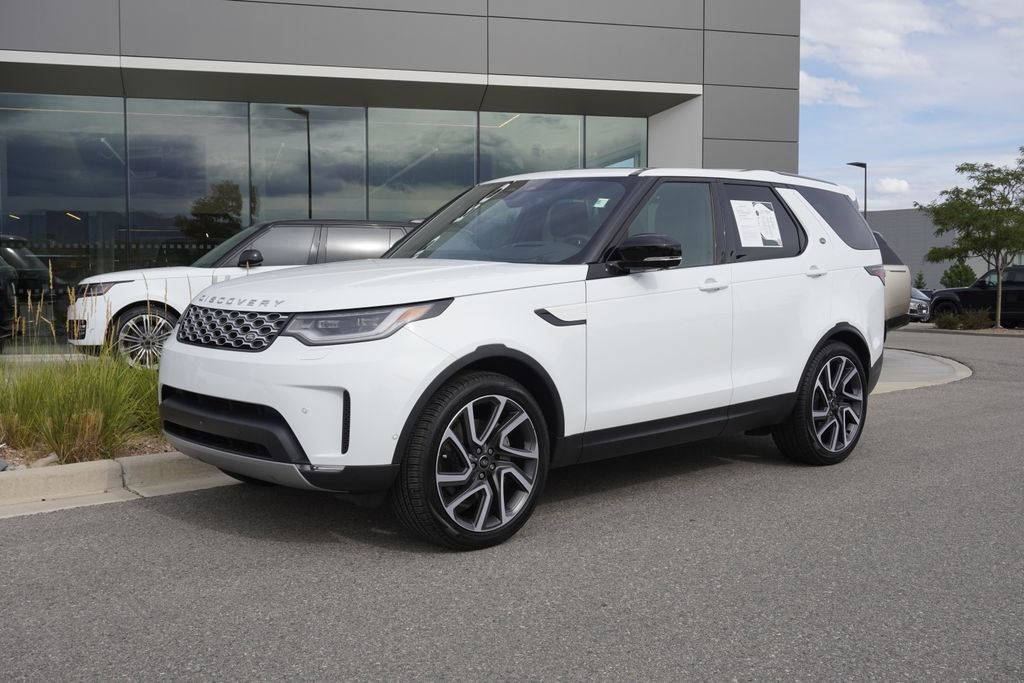 Used 2025 Land Rover Discovery S AWD/4WD image 3