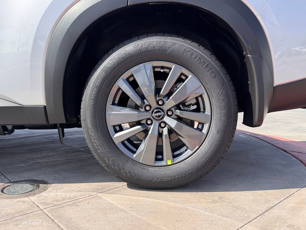 New 2025 Nissan Pathfinder SV image 8