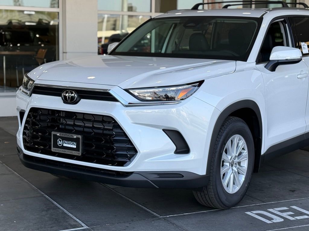 New 2026 Toyota Grand Highlander XLE image 3
