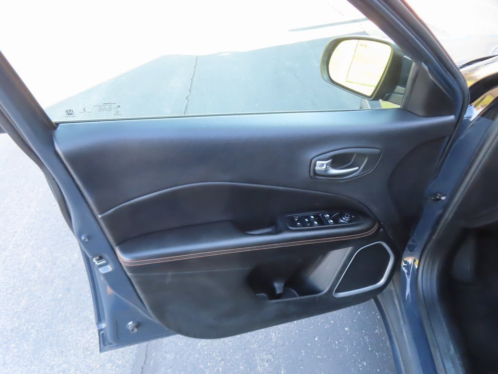 Used 2018 Jeep Compass Limited w/ Navigation Group image 23