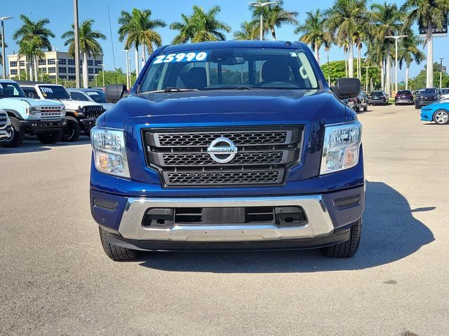 Used 2021 Nissan Titan SV w/ SV Convenience Package image 2