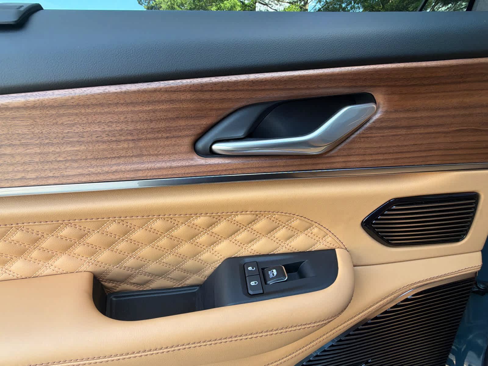 New 2026 Jeep Grand Cherokee L Summit AWD/4WD image 34