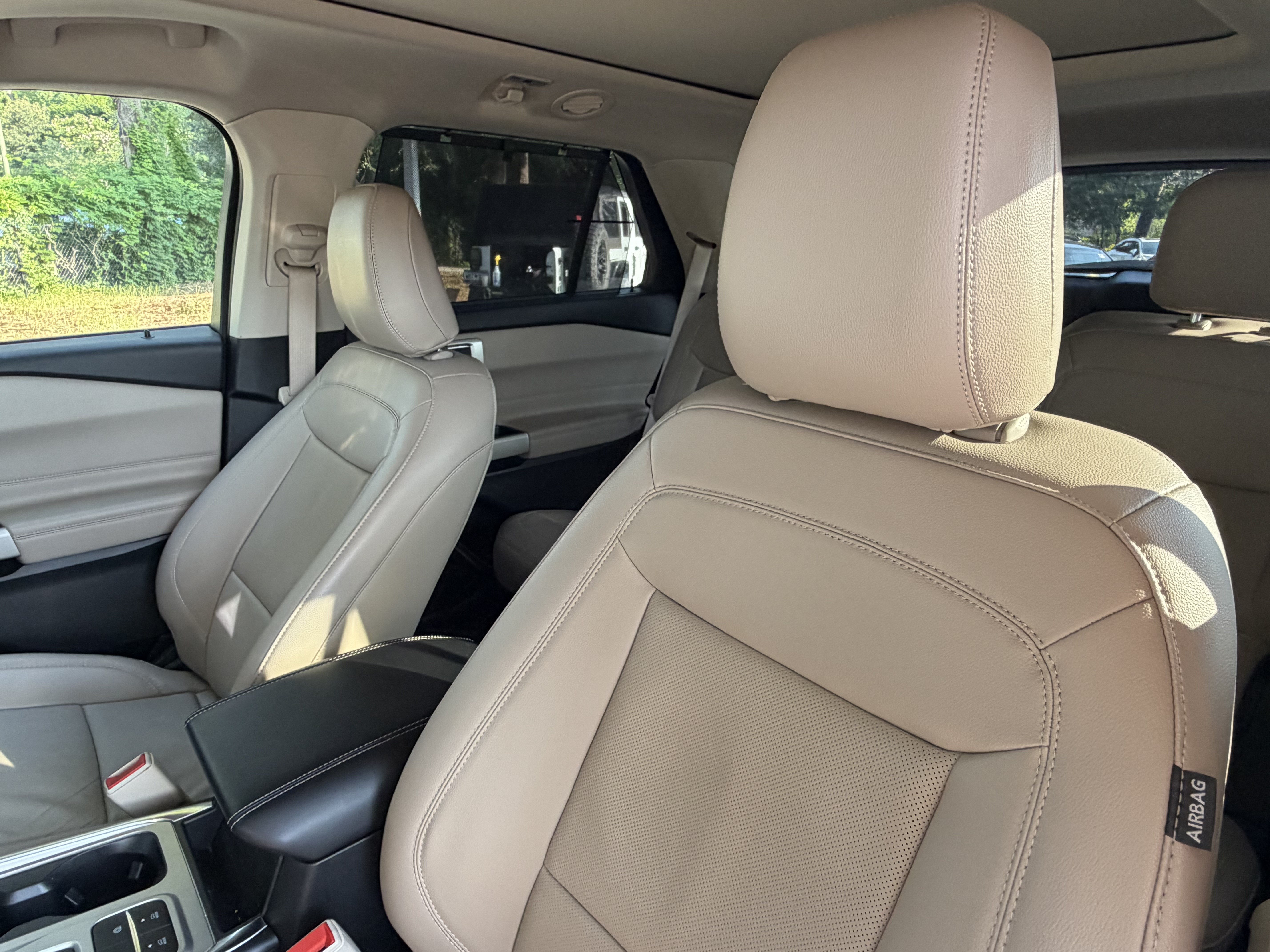 Used 2022 Ford Explorer Limited w/ Equipment Group 301A RWD image 18
