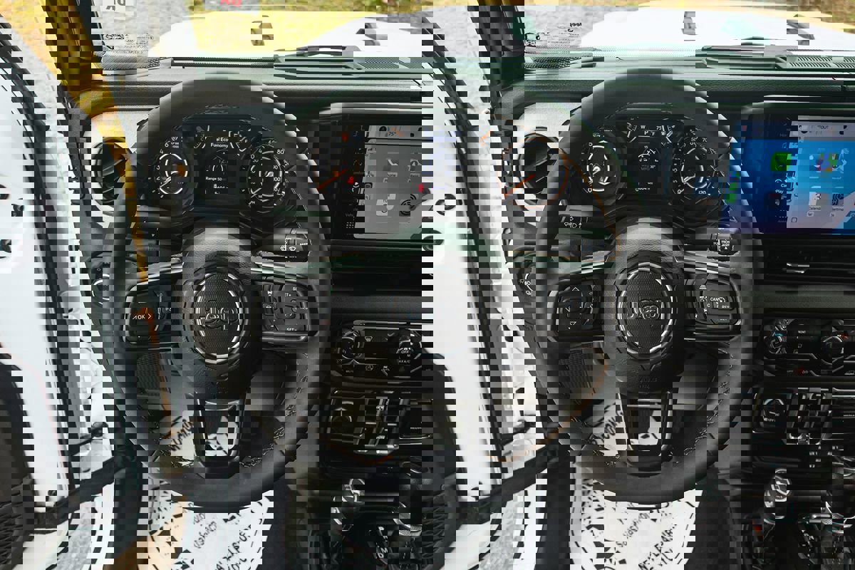 Used 2024 Jeep Gladiator Sport image 37