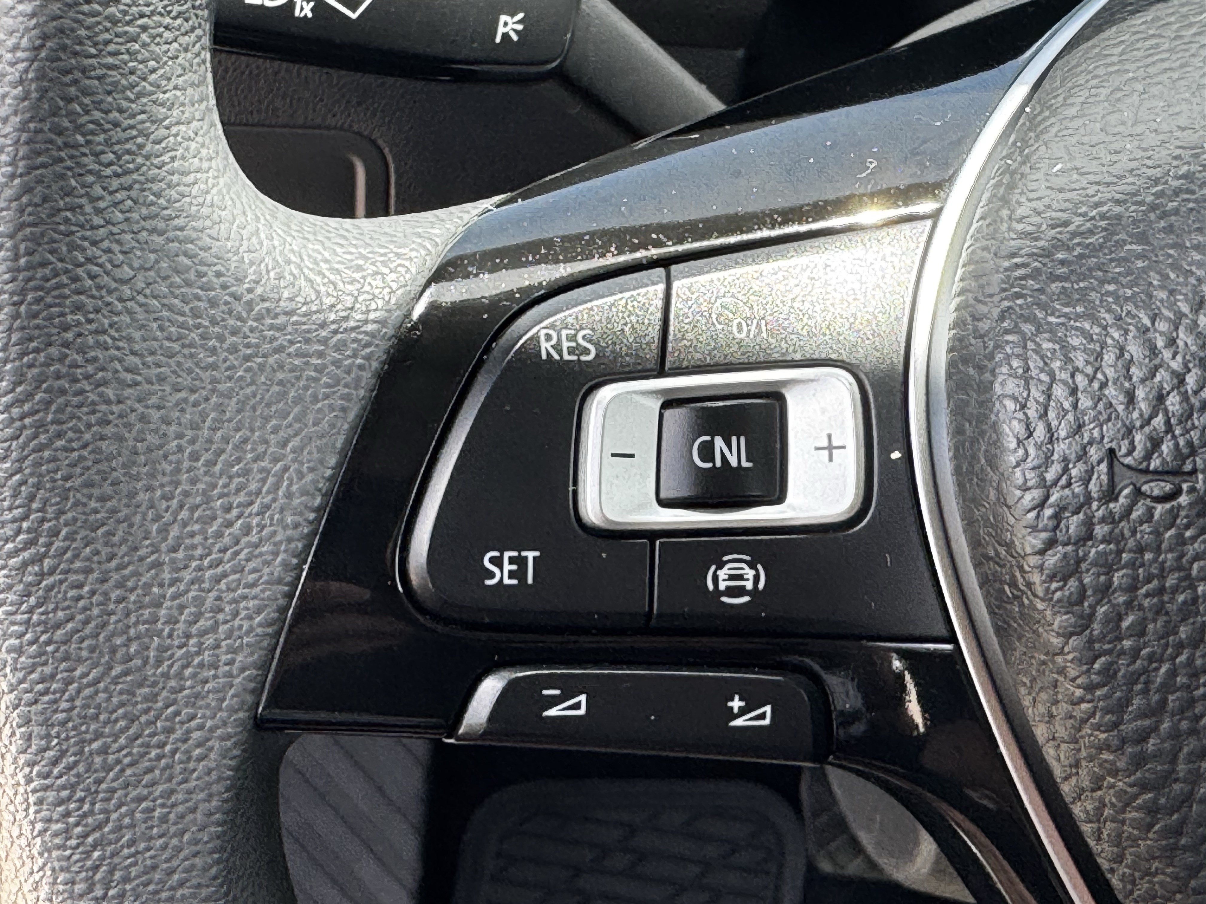 Used 2019 Volkswagen Tiguan S FWD image 23