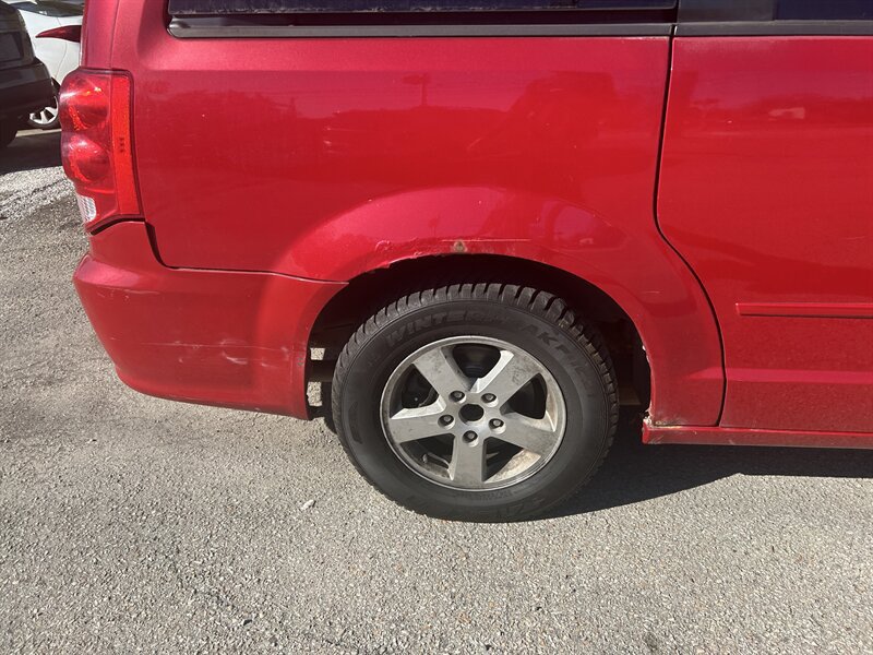 Used 2012 Dodge Grand Caravan SXT FWD image 23