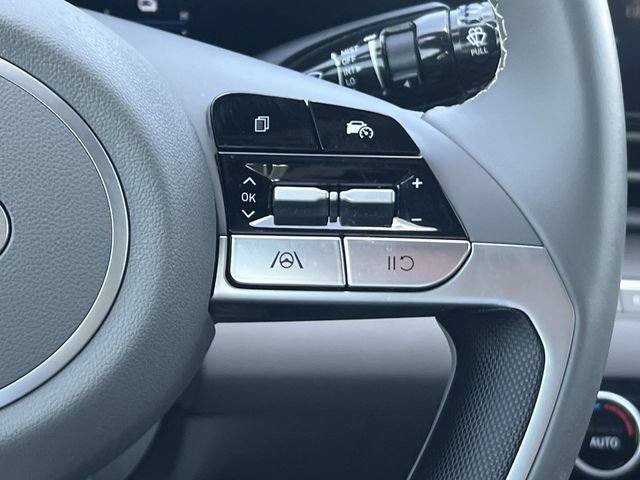 Certified 2025 Hyundai Elantra SEL FWD image 29