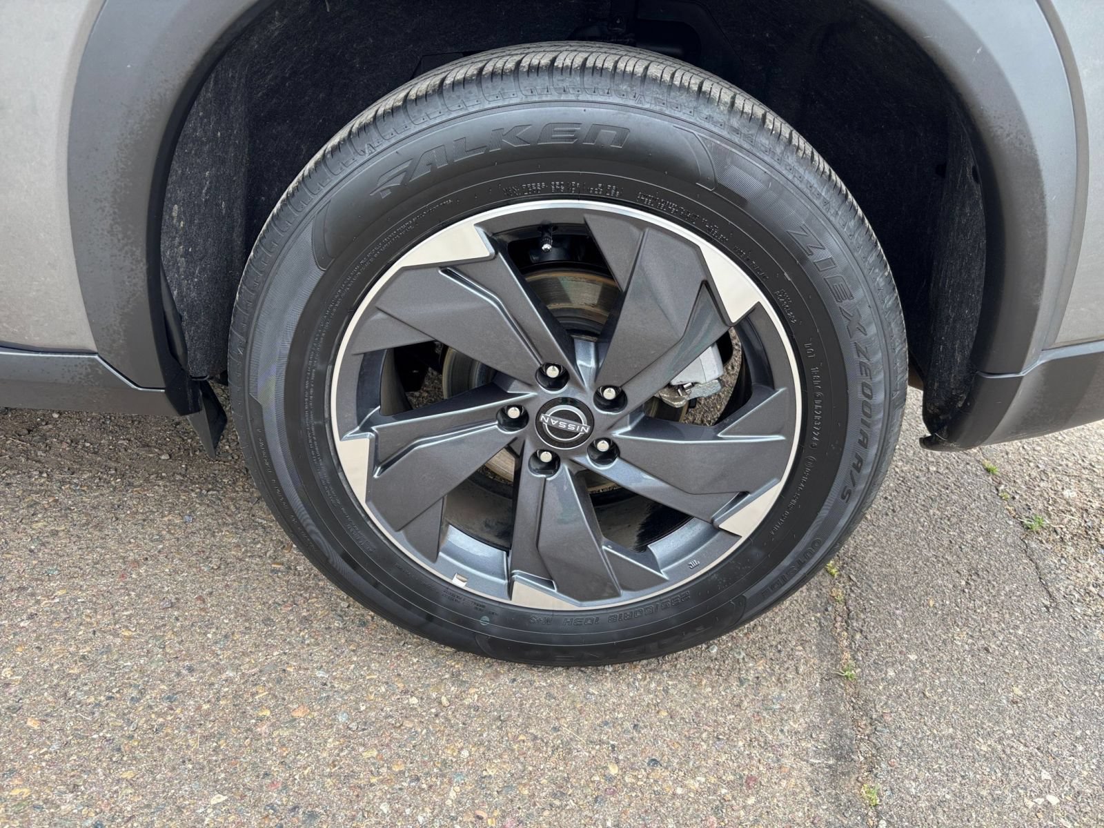 Used 2025 Nissan Rogue SV FWD image 32