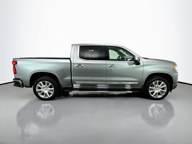 Used 2025 Chevrolet Silverado 1500 High Country w/ High Country Premium Package AWD/4WD image 9