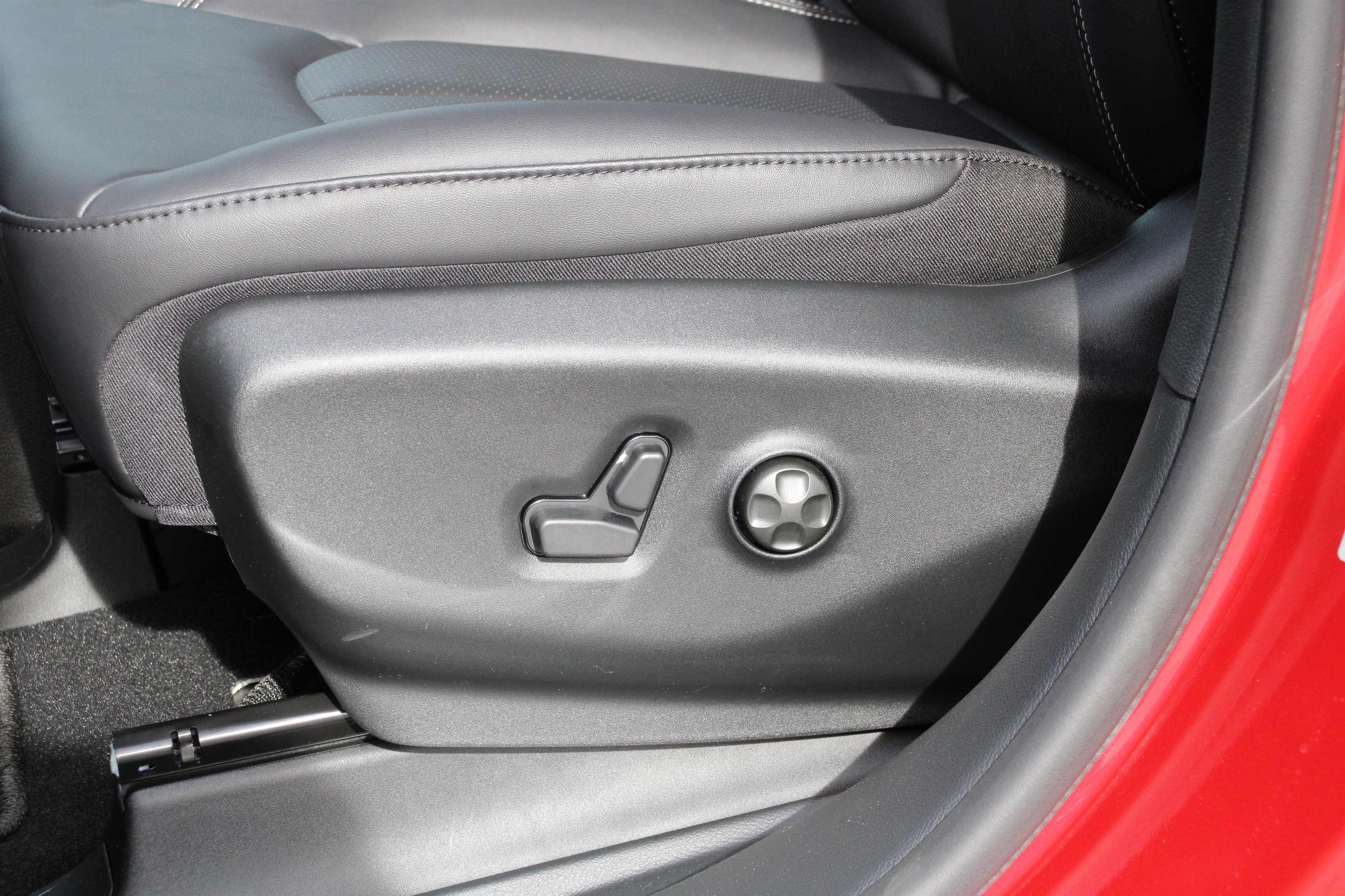 New 2026 Chrysler Pacifica Select image 4