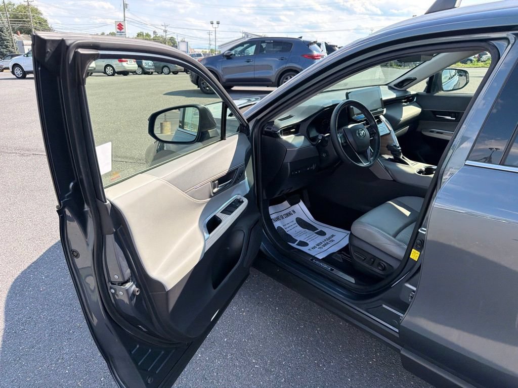 Used 2021 Toyota Venza XLE w/ Softex Package AWD/4WD image 15