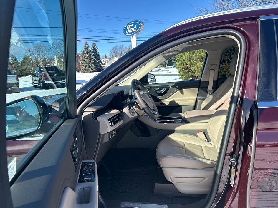 Used 2023 Lincoln Aviator Reserve w/ Equipment Group 201A image 10