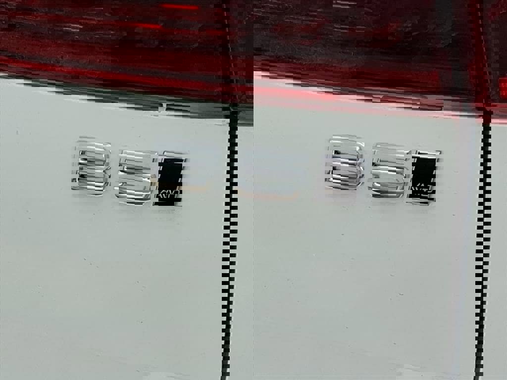 New 2026 Volvo XC60 B5 Plus w/ Protection Package Premier image 9